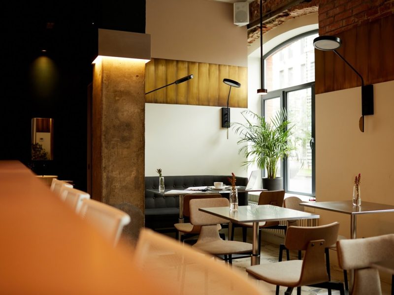 restaurant-84ZFL67.jpg